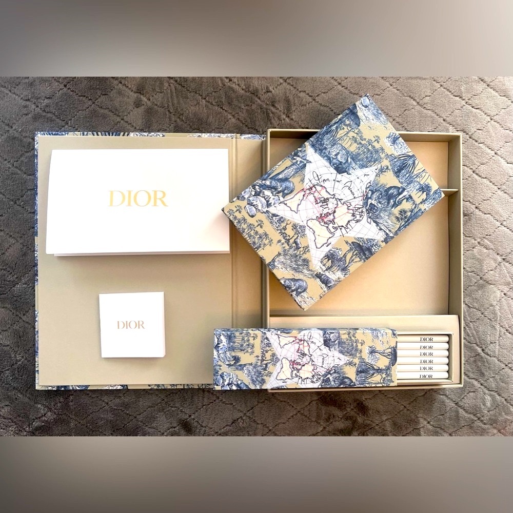 💯Auth Dior “Around the World “Couture Stationary Set!